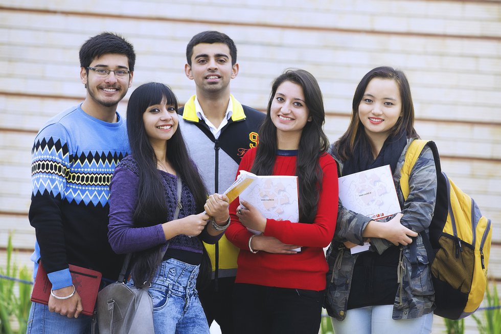 students-gb87c5f678_1920.jpg