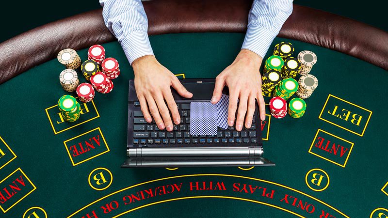 casino-online-gambling-technology-people-concept-close-up-poker-player-with-playing-cards-laptop-chips-green-casino-table.jpg?cb\u003d6b28f8f9cfc1d29850c8f81a148e5434