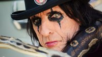 Alice Cooper_01_Photo_earMUSIC_Jenny_Risher.jpg