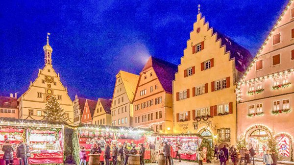 Reiterlesmarkt Rothenburg o.d. Tauber- Stände Nacht belebt Licht©Rothenburg Tourismus Service, W. Pfitzinger, Exkl.; Reiterlesmarkt, RTS497.klein.jpg