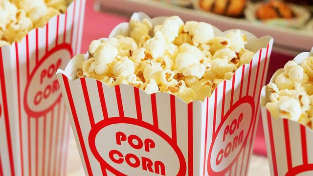 pixabay.com-de-photos-popcorn-lebensmittel-karton-1085072.jpg